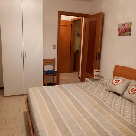 ゲストハウス Al Porto On Budget With Parking At 300mt 3*
